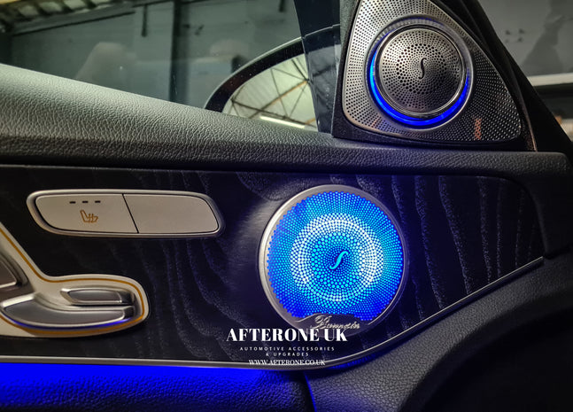 Tweetere Mercedes-Benz C-Class și GLC pentru uși cu lumină ambientală